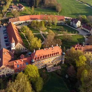 Hotel Naturschlosshotel Blumenthal, Aichach